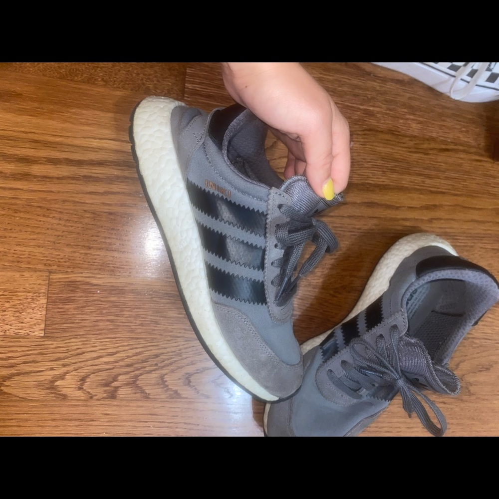 Adidas inikki sneaker